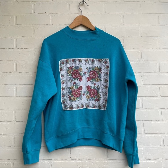 Vintage 90s blue Cotton Crewneck sweatshirt w/ 50’s floral hanky sewn on front - Picture 5 of 5